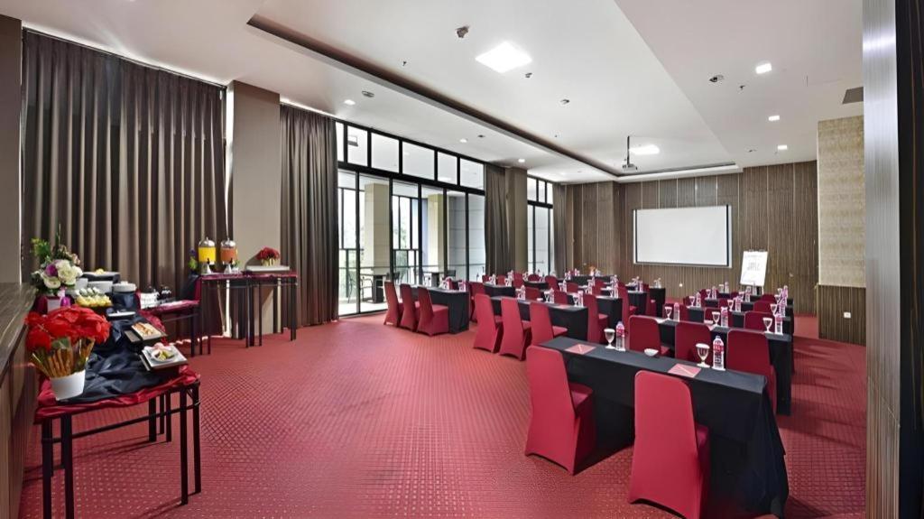 Travello Hotel Бандунг Екстер'єр фото